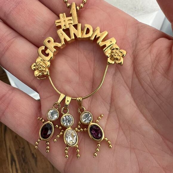 #1 Grandma Gold Tone Pendant Bracelet with Three Grandchildren - Picture 2 of 4
